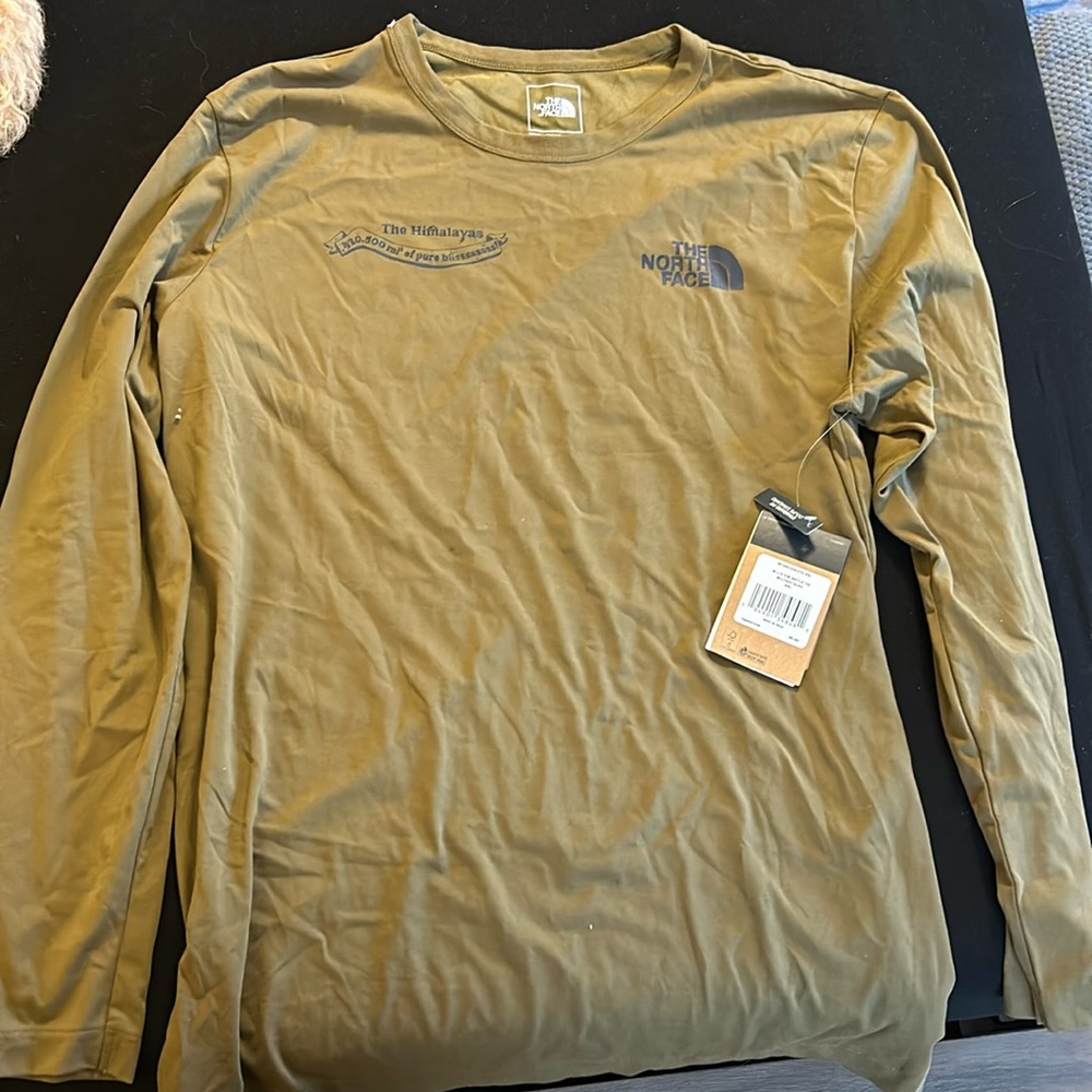 NWT Men’s North Face long sleeve shirt